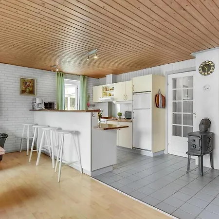 Дом отдыха Four-bedroom In